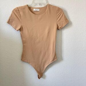 Babaton Bodysuit Short‎ Sleeve Soft Stretch Casual Top Nude Beige Size S